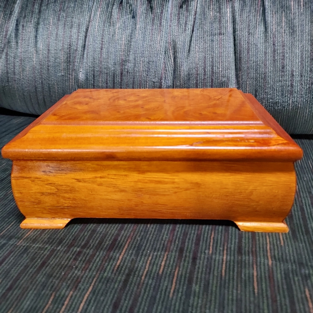 Vintage Burl Wood Jewelry Box Vanity Dresser Box Beautiful